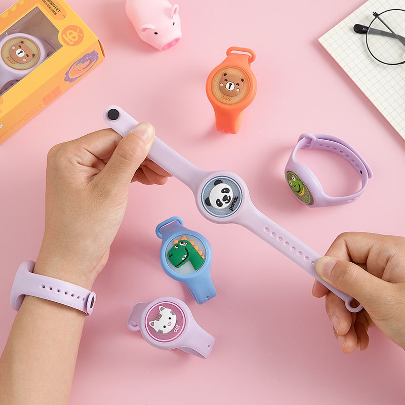 ساعت کودک هوشمند دورکننده حشرات فار Smart baby watch faar repellent ساعت کودک هوشمند دورکننده حشرات فار Smart baby watch faar repellent